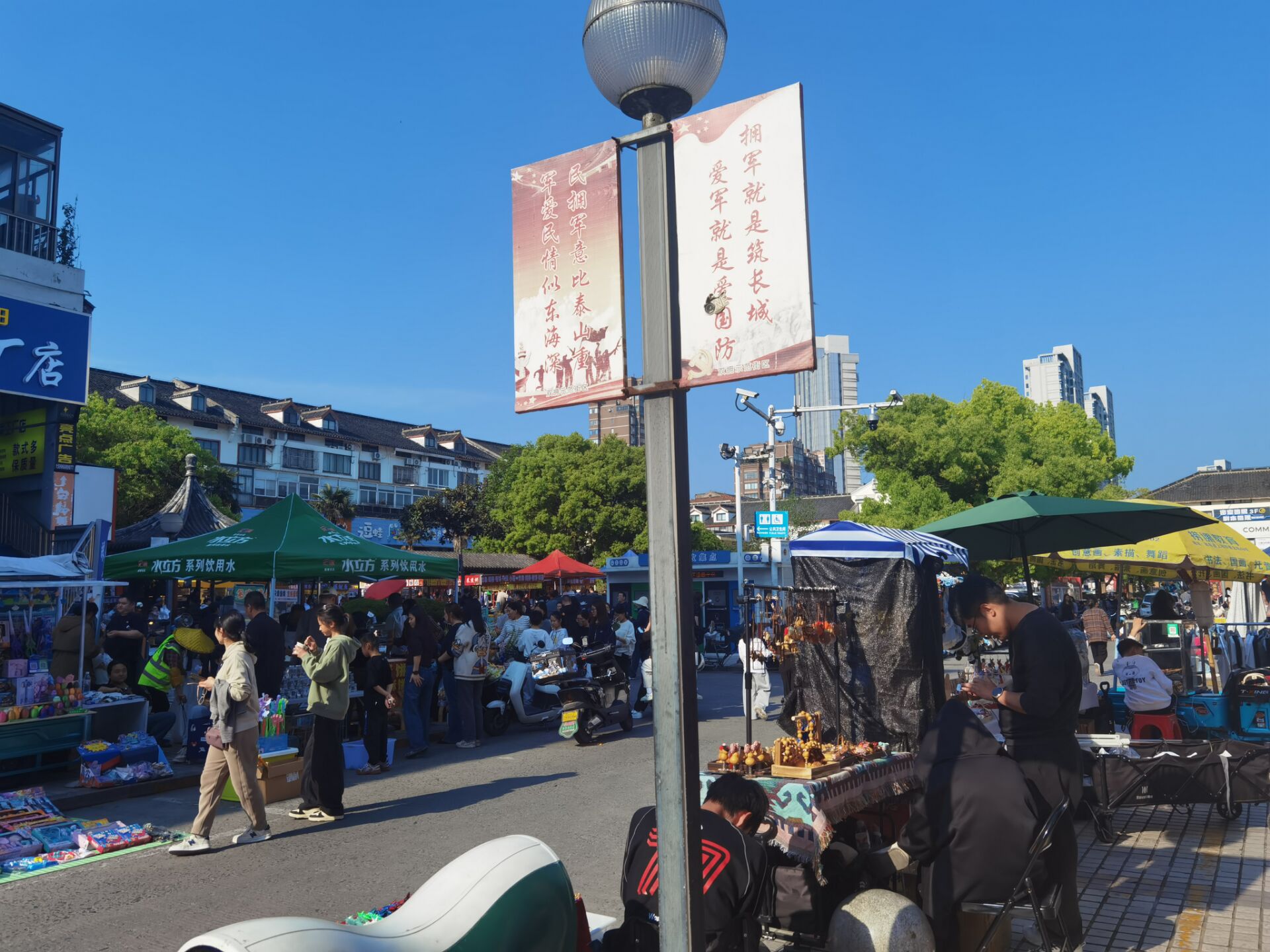 5.1不出去，就在县城也还是那么多人
